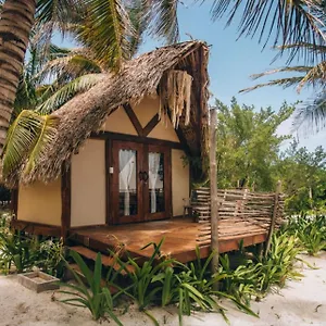 casa-nawal-beachfront-glamping.quintano-roohotels.com/